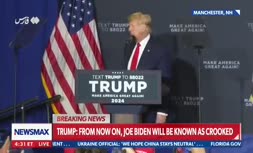 فیلم/ تمسخر رئیس جمهور آمریکا توسط ترامپ؛ درآوردن ادای بایدن پشت تریبون!