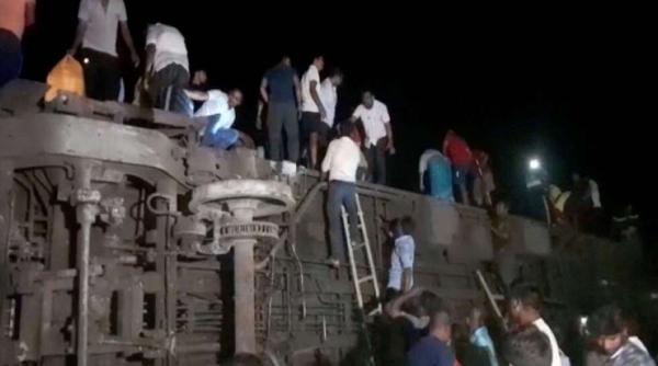 خروج قطار از ریل در شرق هند,تصادف قطار در هند