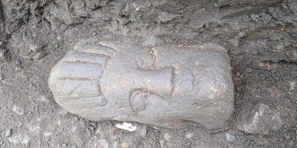 صورت‌های سنگی,کشف صورت‌های سنگی غول‌آسا در 1 حمام باستانی