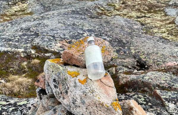 بطری آب,کشف بطری آب حاوی یک پیام توسط زن کانادایی