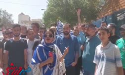 تجمع هواداران استقلال مقابل باشگاه/ نکونام هر نتیجه‌ای بگیرد از او حمایت می‌کنیم