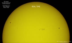 فیلم/ عبور حیرت‌آور ایستگاه فضایی بین‌المللی از جلوی سه لکه غول‌پیکر خورشیدی!