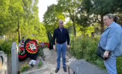 رئیس واگنر، شاسی بلند خود را به خانواده یکی از کشته شدگان جنگ اوکراین بخشید و با تاکسی برگشت