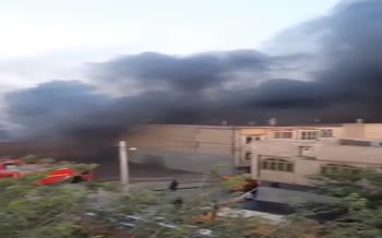 فیلم/ آتش‌سوزی مهیب انبار لوازم خانگی در مشهد