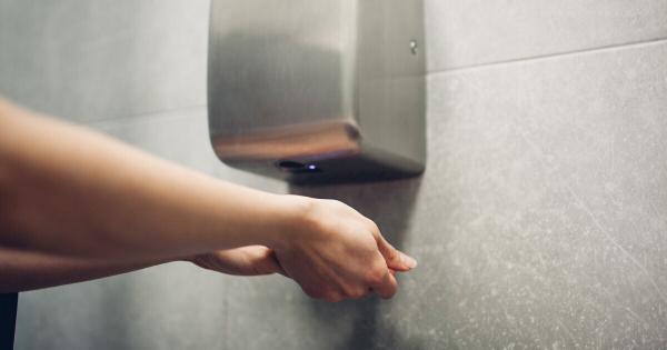 دستگاه های خشک‌ کن‌ دست,پخش میکروب در دستگاه های خشک‌ کن‌ دست