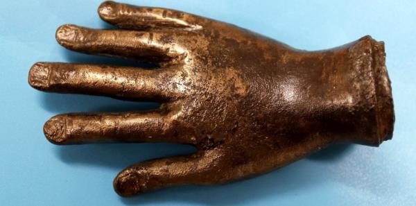 دست ترسناک,کشف دست ترسناک در قلعۀ دو هزار سالۀ رومی