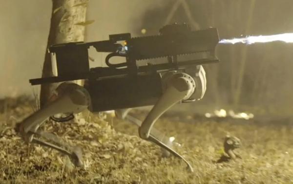 ابداع یک سگ رباتیک با قابلیت پرتاب آتش,شلیک کردن سگ رباتیک