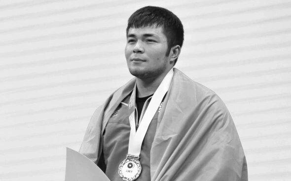 خودکشی ولادیمیر سدوف ,وزنه بردار قزاقستانی