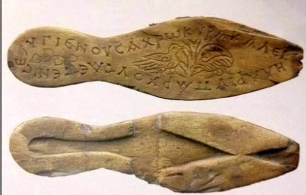 صندل,کشف صندل‌های ۱۵۰۰ ساله با پیامی برای یک بانو