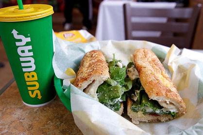 تبلیغ عجیب یک رستوران زنجیره‌ای در آمریکا,ساندویچ رایگان با تغییر نام به برند ساب وی