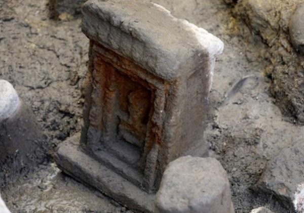 اشیا تاریخی در تونس,سکه‌های طلا و کوزه‌های حاوی جسد نوزاد