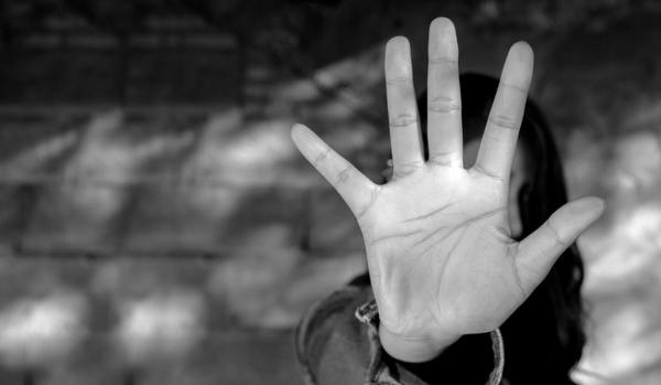 آزار و اذیت دختر جوان ,تجاوز