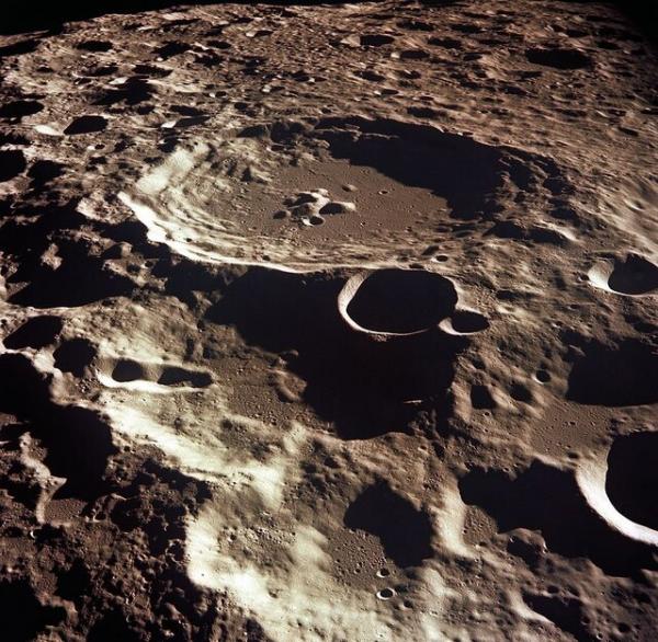 ساختارهای پنهان در اعماق نیمه تاریک ماه,ماه‌نورد چین