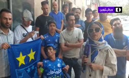 فیلم/ اعتراض هواداران استقلال مقابل درب این باشگاه