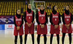 فیلم/ امتناع بازیکنان تیم ملی بسکتبال بانوان از خواندن سرود ایران