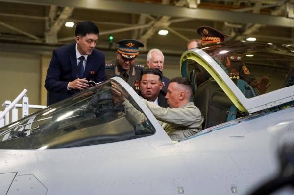 «کیم جونگ اون» رهبر کره شمالی, کارخانه‌های هواپیماسازی سوخو