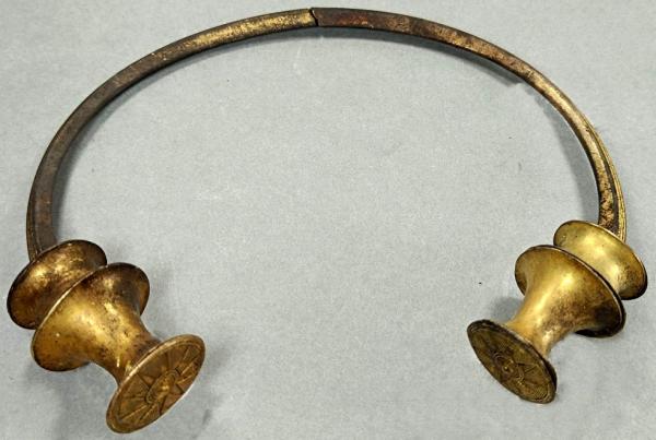 کشف دو طوق طلای ۲۵۰۰ ساله,طوق طلا