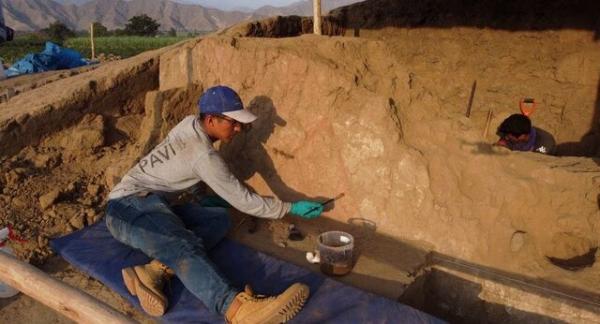 پرو,کشف یک دیوار ۴ هزار ساله در پرو