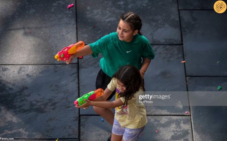 تصاویر جشنواره آب بازی با تفنگ‌های آبی در تهران,عکس های جشنواره آب بازی با تفنگ‌های آبی در تهران,تصاویر آب بازی در تهران