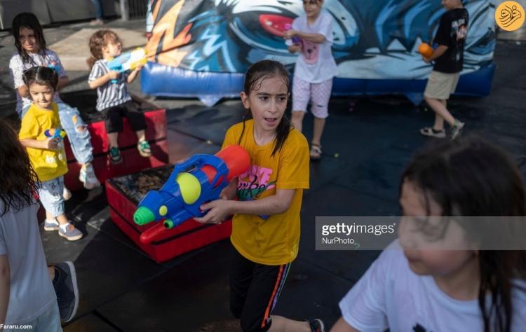 تصاویر جشنواره آب بازی با تفنگ‌های آبی در تهران,عکس های جشنواره آب بازی با تفنگ‌های آبی در تهران,تصاویر آب بازی در تهران
