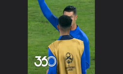 عصبانیت رونالدو از وضعیت چمن ورزشگاه آزادی/ رضا شاهرودی: وضعیت نامناسبت زمین به نفع پرسپولیس است!