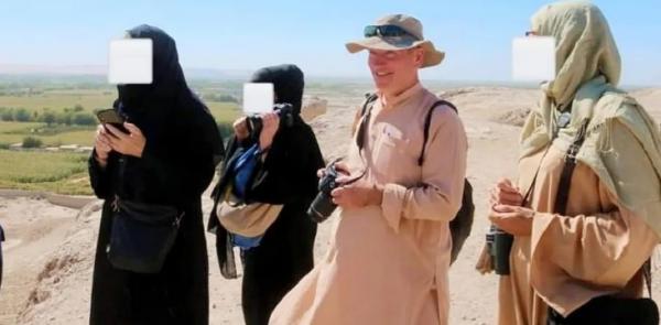 پوشاندن چهره زنان گردشگر خارجی,طالبان
