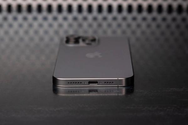 آیفون 15,هشدار اپل درخصوص استفاده از کابل گوشی‌های اندرویدی برای شارژ آیفون 15