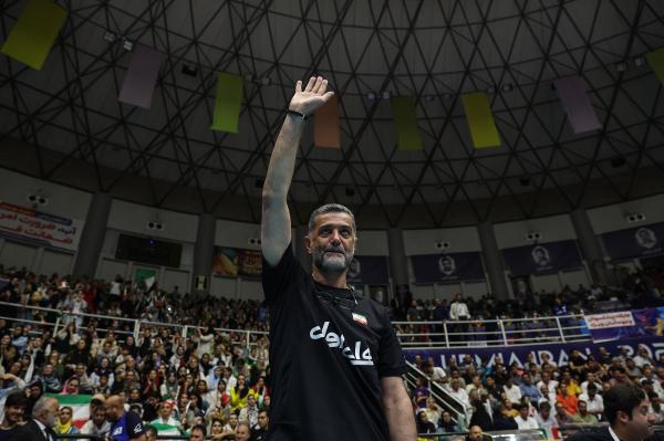 افشای حواشی و پشت پرده‌های والیبال,سرمربی سابق تیم ملی ایران