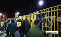 فیلم/ اعتراض سپاهانی‌ها به مسئولین حاضر در استادیوم