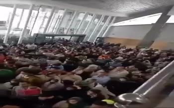 فیلم/ هجوم عجیب مردم به پایانه مرزی رازی برای خروج از کشور