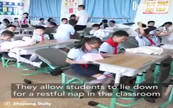 فیلم/ حرکت جالب در مدارس چین؛ فراهم کردن امکان چُرت زدن برای دانش‌آموزان!