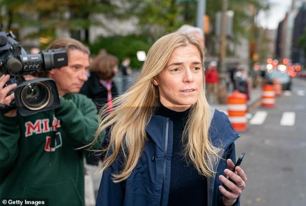 رابرت دنیرو, دادگاه رابرت دنیرو و دستیار سابقش,رابینسون