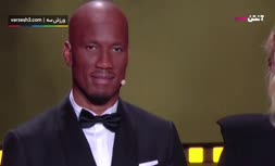 فیلم/ اهدای جایزه یاشین (بهترین دروازه‌بان سال) به امیلیانو مارتینز در مراسم توپ طلا 2023