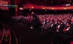 فیلم/ اهدای جایزه گرد مولر (بهترین مهاجم سال) به ارلینگ هالند در مراسم توپ طلا 2023