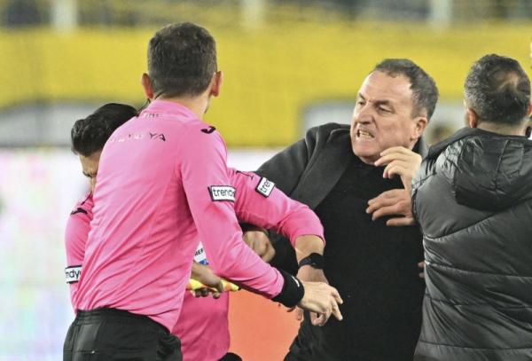 استعفای باشگاه آنکاراگوجو ترکیه,حمله رئیس باشگاه آنکاراگوجو ترکیه به داور