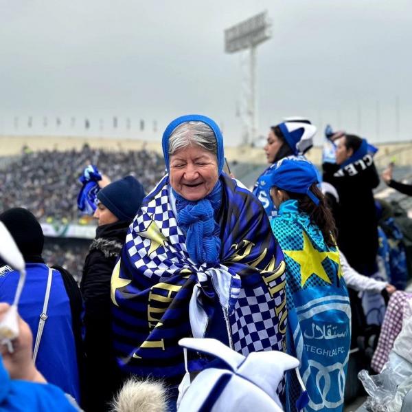دربی 102,تصویری خبرساز از مسن ترین زن هوادار استقلال در دربی 102