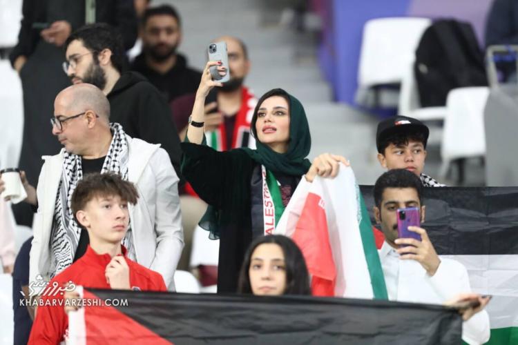 تصاویر دختران فلسطینی تماشاگر بازی ایران در جام ملت‌های آسیا,عکس های تماشاگران زن فلسطین در دیدار با ایران,تصاویر تماشاگران زن دیدار ایران و فلسطین
