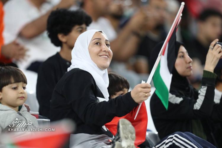 تصاویر دختران فلسطینی تماشاگر بازی ایران در جام ملت‌های آسیا,عکس های تماشاگران زن فلسطین در دیدار با ایران,تصاویر تماشاگران زن دیدار ایران و فلسطین