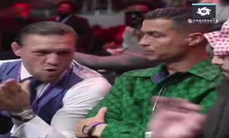 فیلم/ ملاقات رونالدو و قهرمان UFC در حاشیه مسابقات بوکس در عربستان