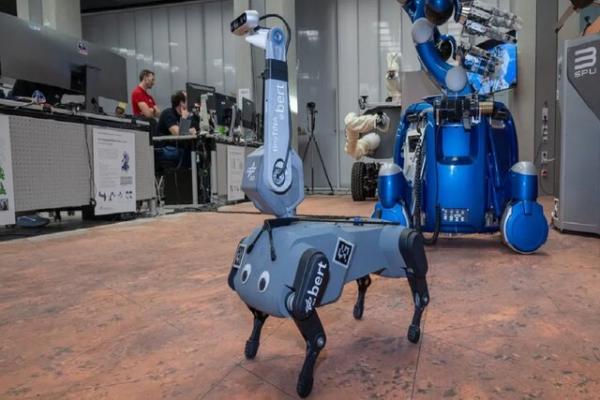 سگ رباتیک,کنترل یک سگ رباتیک از فضا