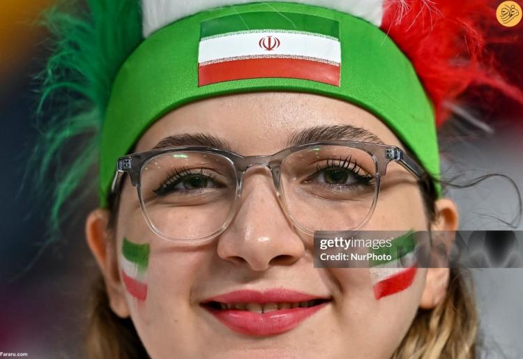 تصاویر تماشاگران ایرانی در شب پیروزی مقابل امارات,عکس های دیدار ایران و امارات,تصاویر دیدار ایران و امارت در جام ملت های آسیا 2023