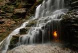 شگفت‌انگیزترین آبشار جهان,آبشار شعلۀ ابدی, آبشارهای عجیب