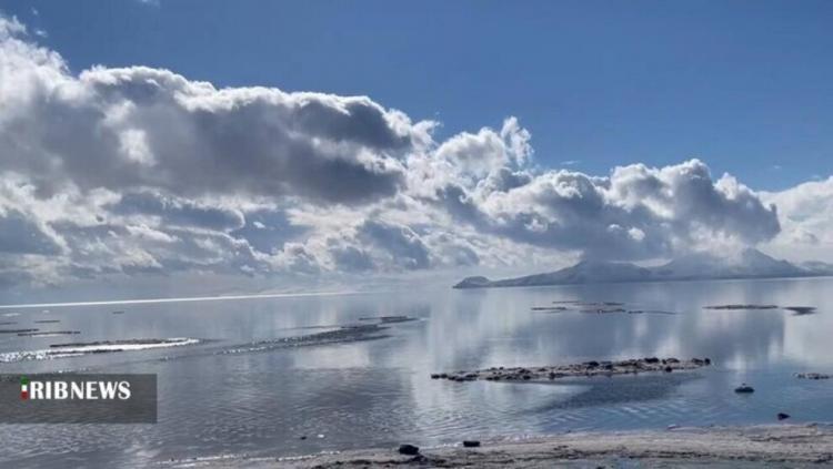 تصاویر جان گرفتن دوباره دریاچه ارومیه با بارش‌‌ برف,عکس های بارش برف در دریاچه ارومیه,تصاویر برف در دریاچه ارومیه