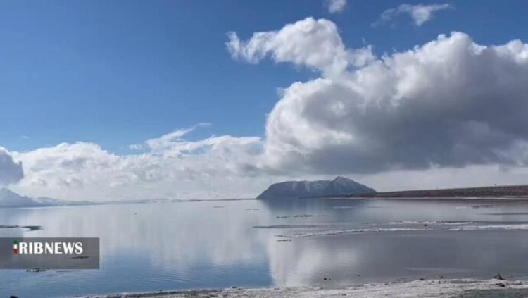 تصاویر جان گرفتن دوباره دریاچه ارومیه با بارش‌‌ برف,عکس های بارش برف در دریاچه ارومیه,تصاویر برف در دریاچه ارومیه