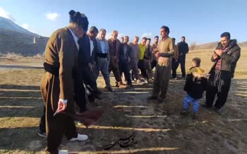 فیلم/ مراسم پیشوازی از نوروز در روستای چشمیدر کردستان