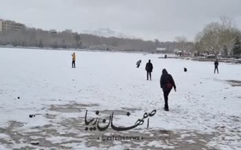 فیلم/ حضور مردم اصفهان در زاینده‌رود پس از بارش برف