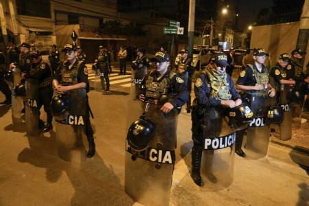 حمله پلیس به خانه رئیس‌جمهور پرو ,ساعت‌های گران‌قیمت رئیس‌جمهور پرو