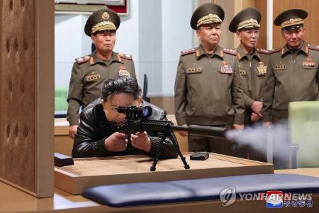 کیم جونگ, اون رهبر کره شمالی,نمایشگاه صنایع نظامی
