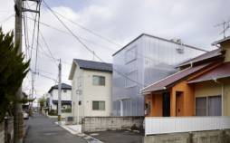 خانۀ خاص و منحصربه‌فرد ژاپنی, خانۀ خاص با دیوارهای پلاستیکی