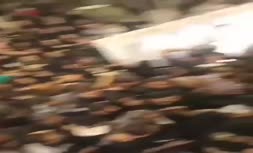 فیلم | حمله باورنکردنی مهمانان یک مراسم ختم به میز غذا در کاشان